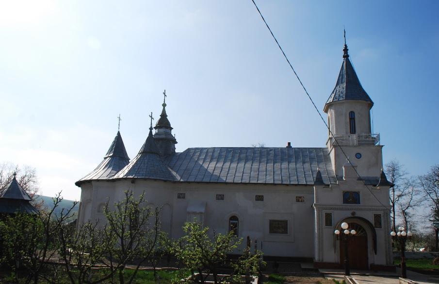 Biserica - vedere exterioară